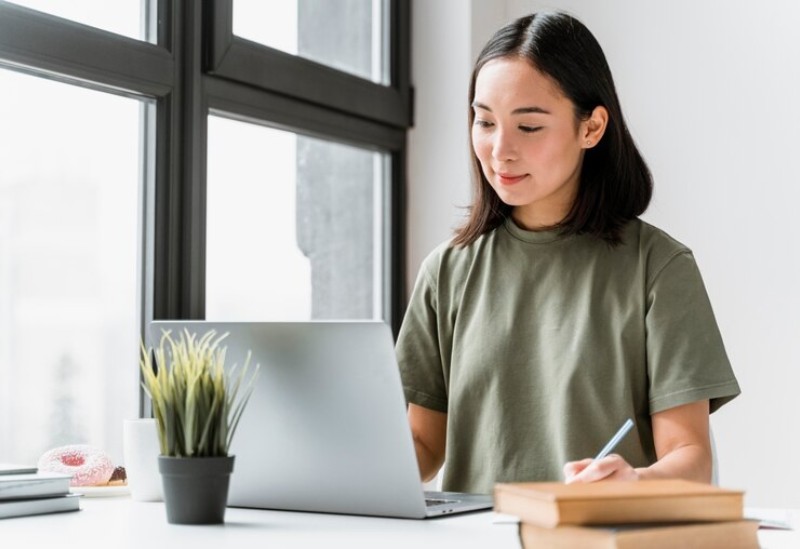 woman using laptop to translate notes